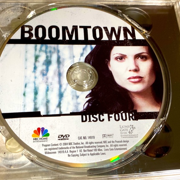 BOOMTOWN DVD SET NBC SERIES 5 Discs DONNIE WAHLBERG LANA PARRILLA GUC - Picture 10 of 11